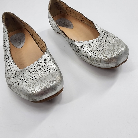 Women's 8 B Earthies Bindi Silver Leather Ballet Flat Shoes Loafer Perforated - Picture 13 of 13